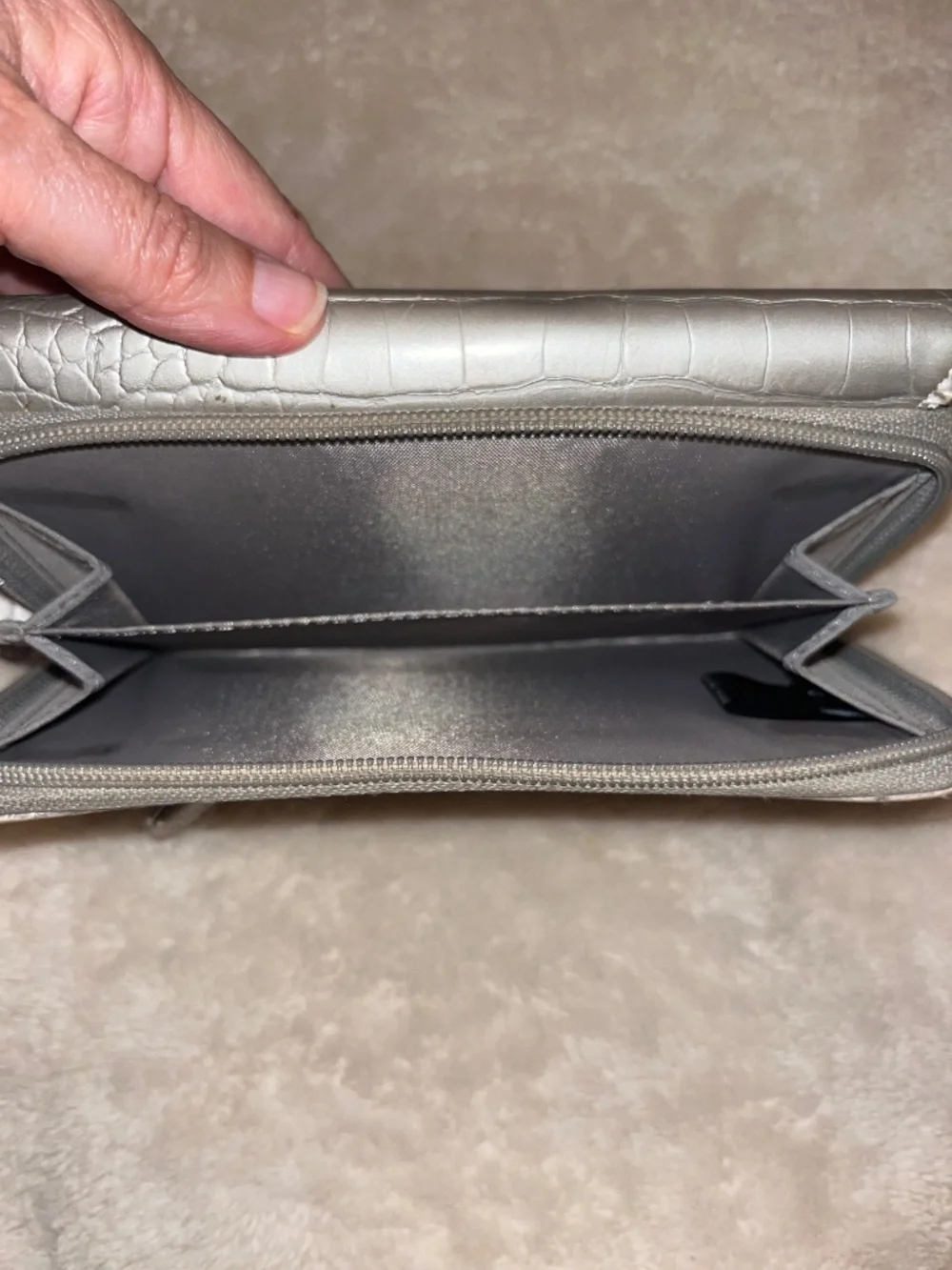 N/A wallet silver